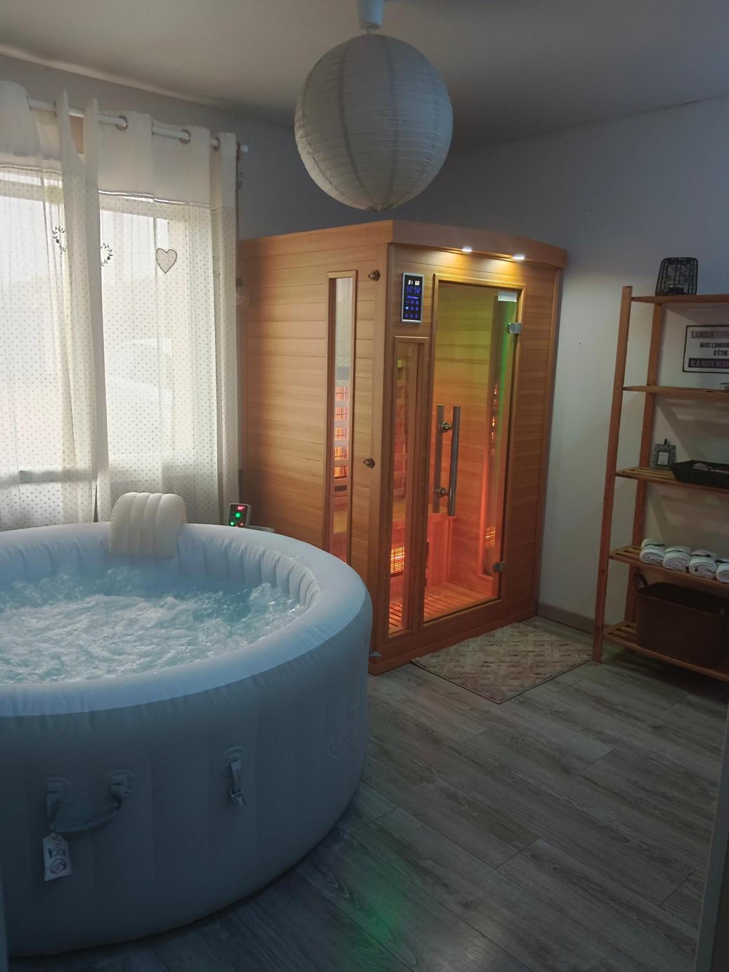 Villa Familiale Avec Spa Et Sauna Saint-Antonin-de-Sommaire Rom bilde
